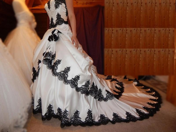 Embroidery Gothic - Vintage Gelinlik Gotik Siyah Beyaz Gelinlikler